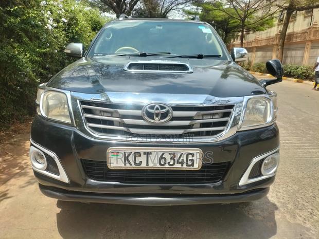 Toyota Hilux 2012 Black