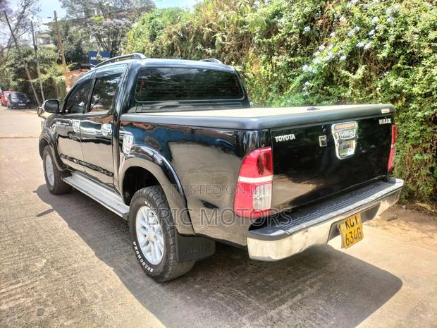 Toyota Hilux 2012 Black