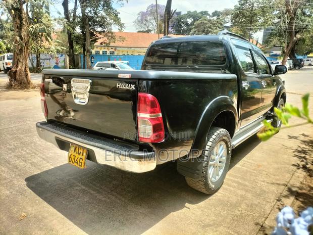 Toyota Hilux 2012 Black