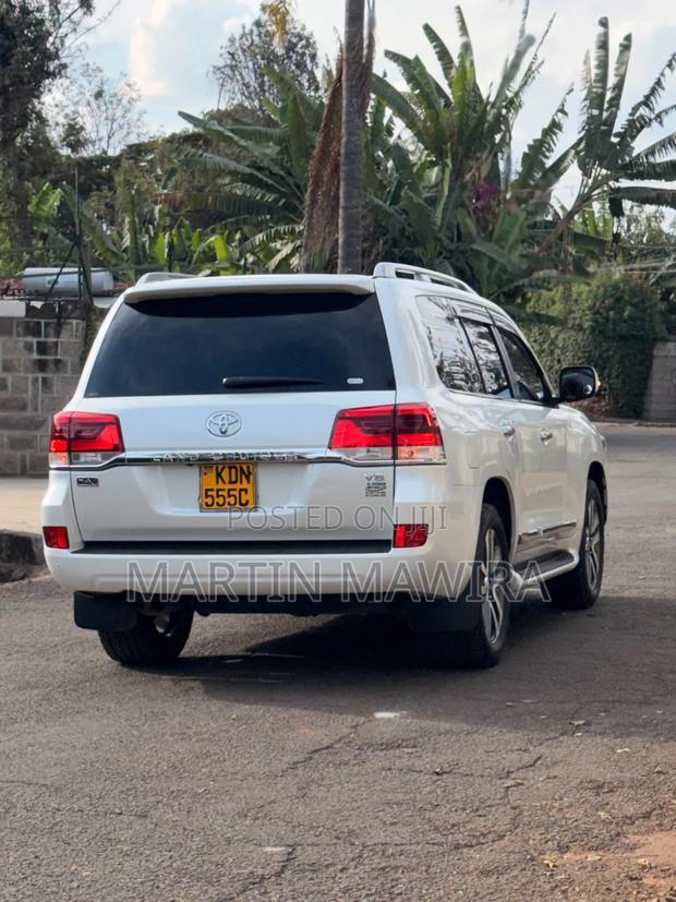 Toyota Land Cruiser Prado 2016 White