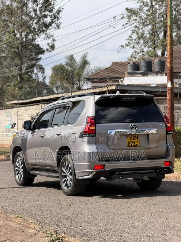 Toyota Land Cruiser Prado 2017 Gray