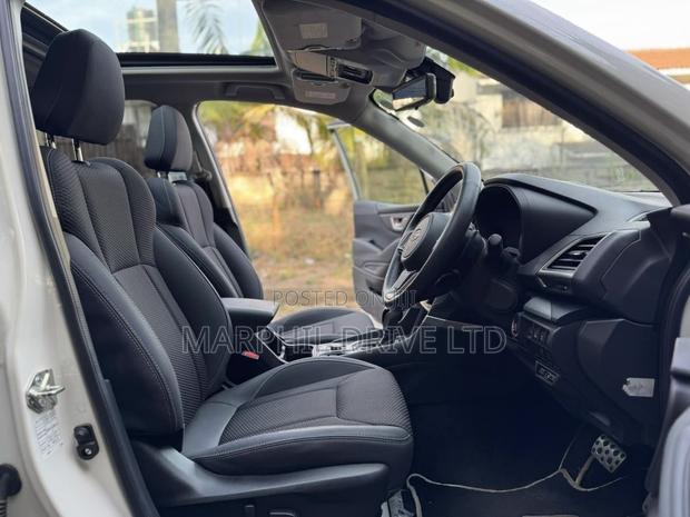 Subaru Forester Premium AWD 2019 White