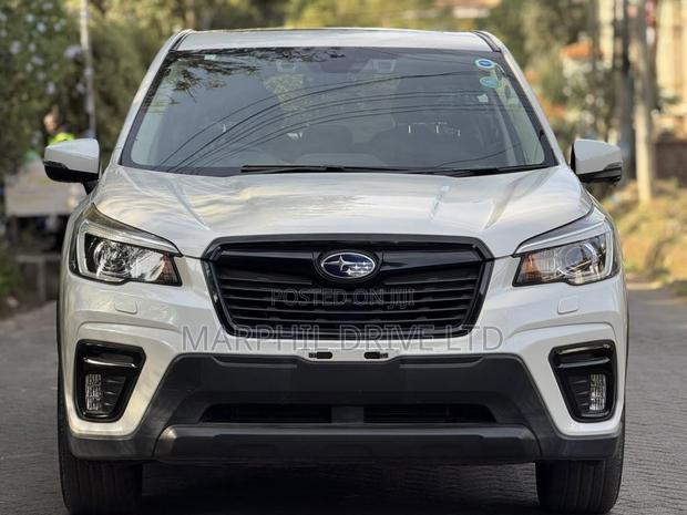 Subaru Forester Premium AWD 2019 White