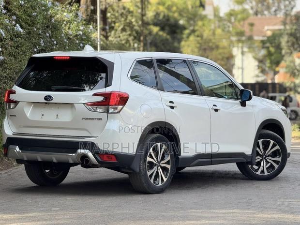 Subaru Forester Premium AWD 2019 White