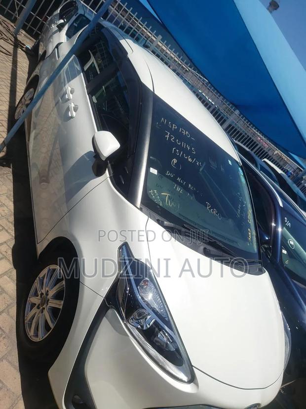 Toyota Sienta 2019 White