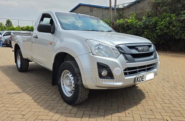 Toyota Hilux 2021 White