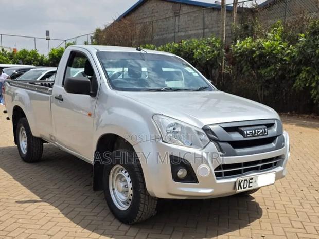 Toyota Hilux 2021 White