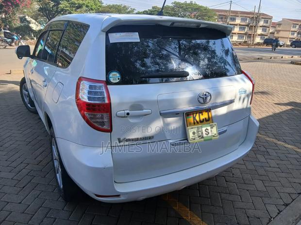 Toyota Vanguard 2010 White