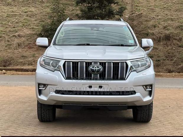 Toyota Land Cruiser Prado 2.8 2019 Gray