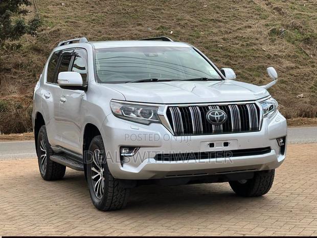 Toyota Land Cruiser Prado 2.8 2019 Gray