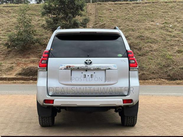 Toyota Land Cruiser Prado 2.8 2019 Gray