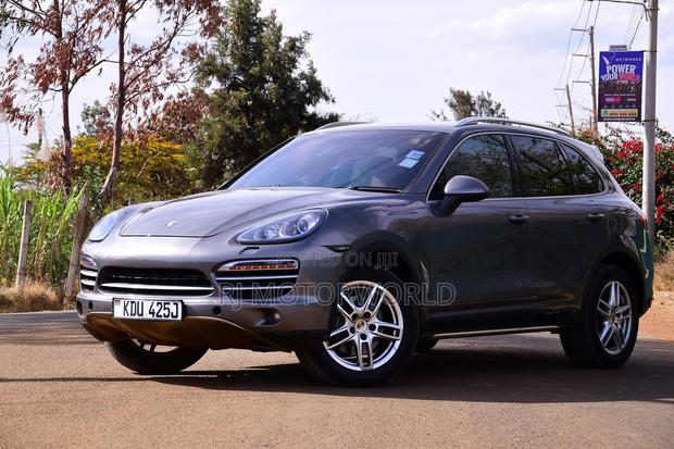 Porsche Cayenne 4dr SUV AWD (3.6L 6cyl 6M) 2014 Gray