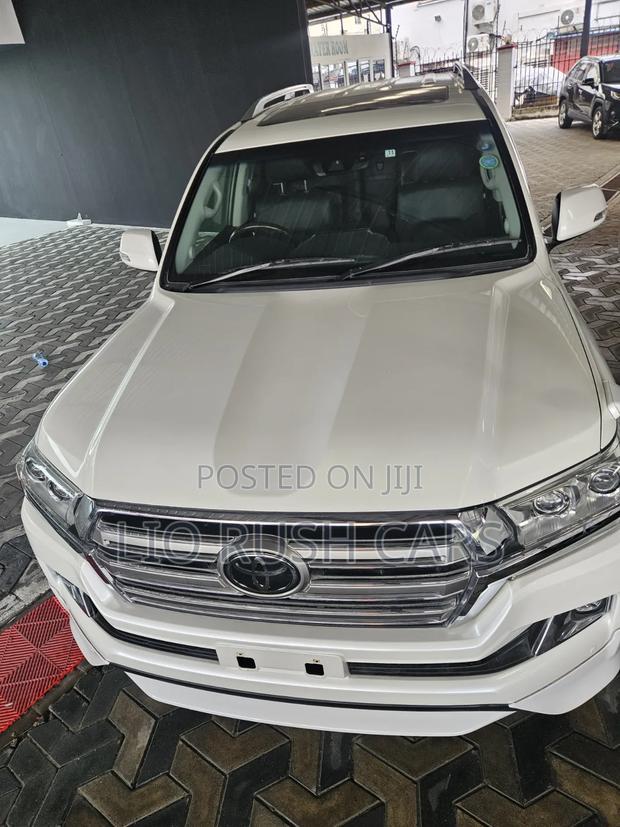 Toyota Land Cruiser 2019 White