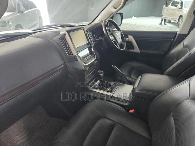 Toyota Land Cruiser 2019 White