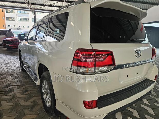 Toyota Land Cruiser 2019 White