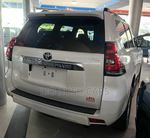 Toyota Land Cruiser Prado 2021 White
