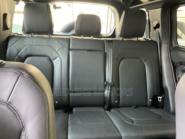 Land Rover Defender V8 2024 Black