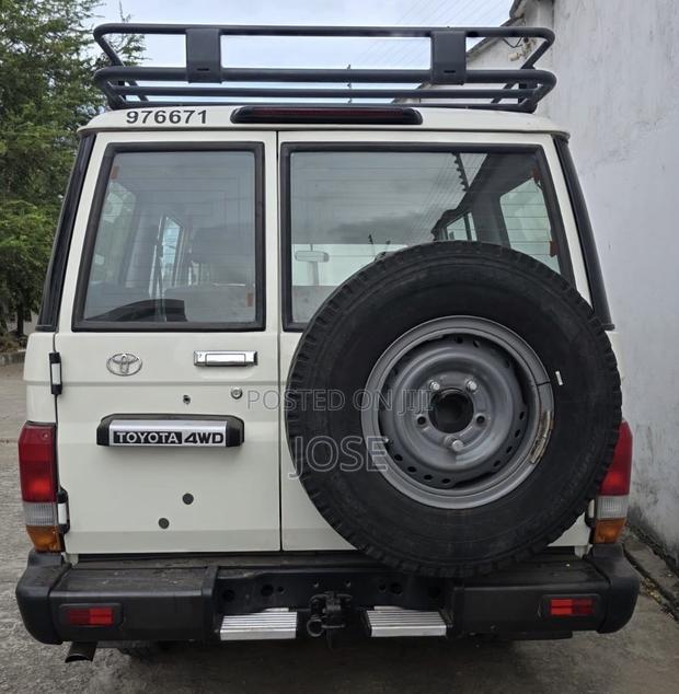 Toyota Land Cruiser 2021 White