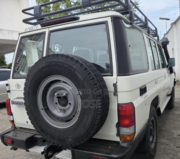 Toyota Land Cruiser 2021 White