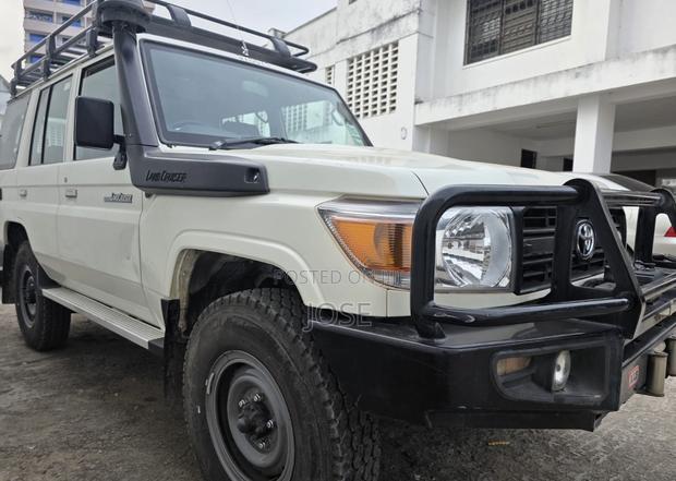 Toyota Land Cruiser 2021 White
