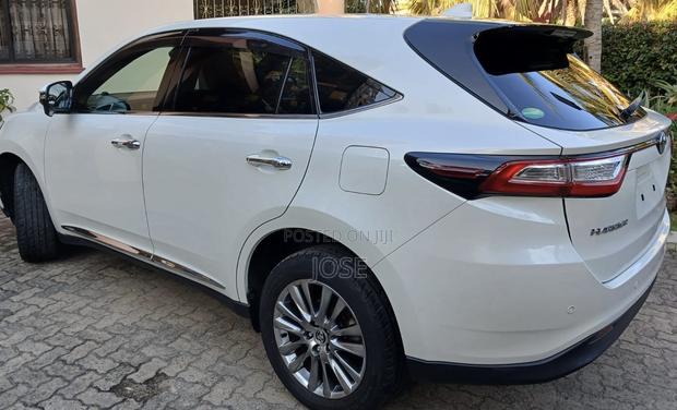 Toyota Harrier 2.0 2019 White