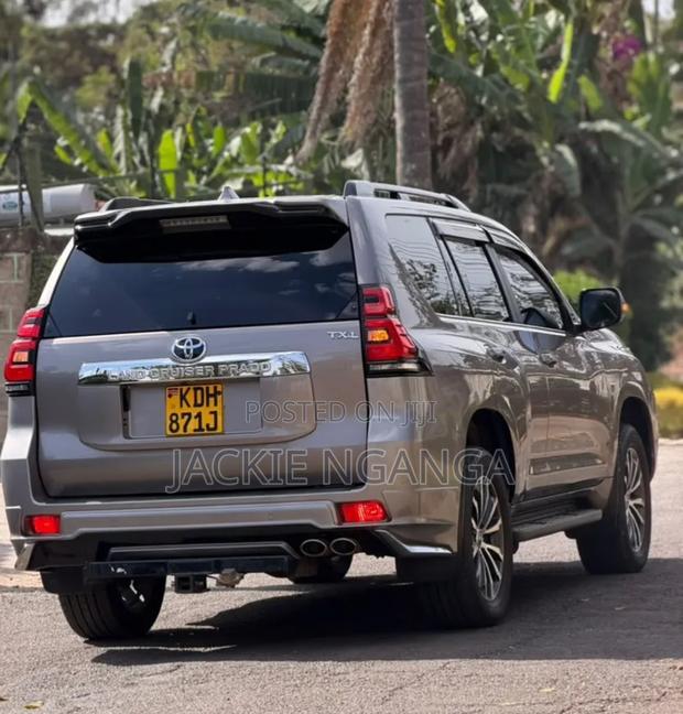 Toyota Land Cruiser Prado 2017 Gray