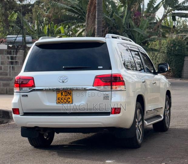 Toyota Land Cruiser 4.6 V8 ZX 2016 White