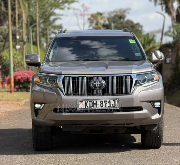 Toyota Land Cruiser Prado 2.8 2017 Gray
