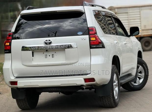 Toyota Land Cruiser Prado 2019 White