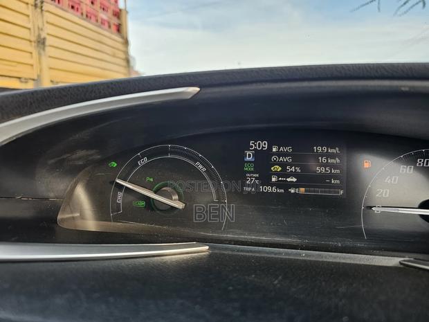 Toyota Sienta 1.5 Hybrid FWD 2019 Silver