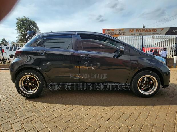 Toyota Vitz 1.3 FWD 5dr 2012 Black