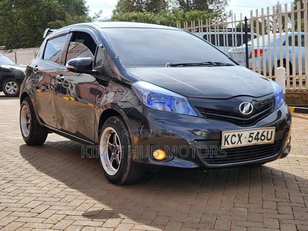 Toyota Vitz 1.3 FWD 5dr 2012 Black