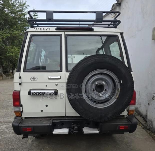 Toyota Land Cruiser 2021 White