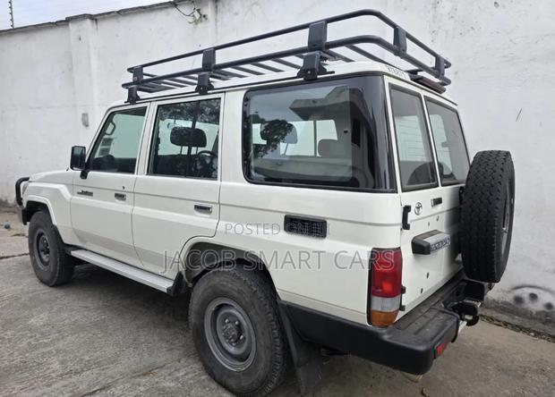 Toyota Land Cruiser 2021 White