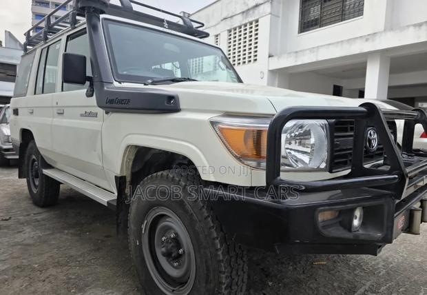 Toyota Land Cruiser 2021 White