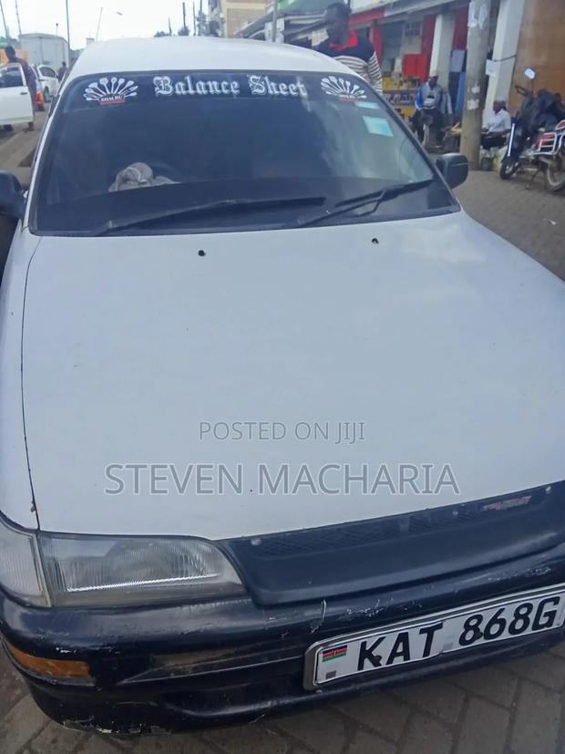 Toyota Corolla 1999 White