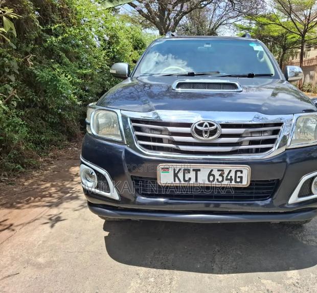 Toyota Hilux 2012 Black