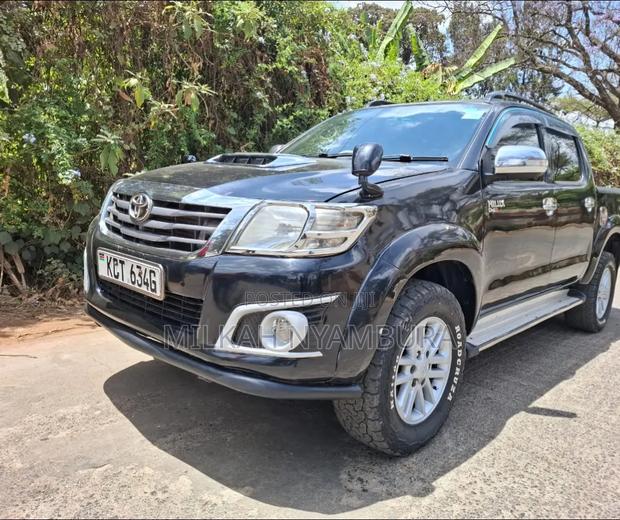 Toyota Hilux 2012 Black