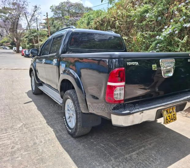 Toyota Hilux 2012 Black
