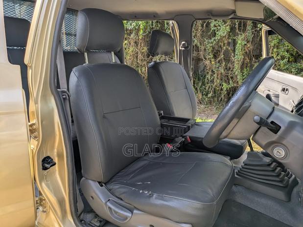 Nissan Hardbody 2007 Gold