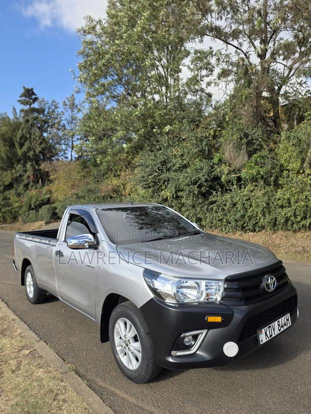 Toyota Hilux 2019 Silver