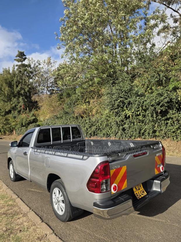 Toyota Hilux 2019 Silver