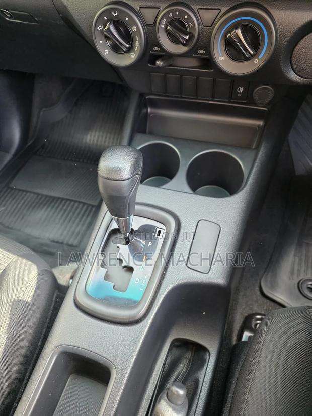 Toyota Hilux 2019 Silver