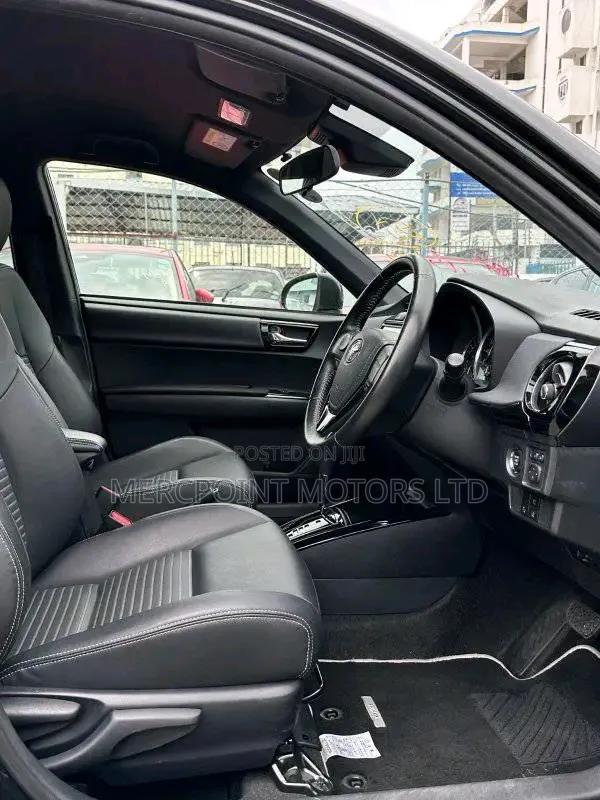 Toyota Corolla Fielder 2019 Matt Black