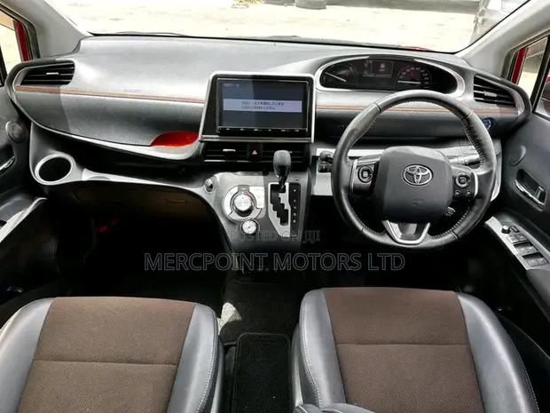 Toyota Sienta 2020 Red