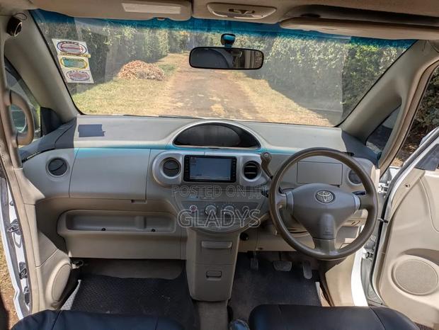 Toyota Porte 2011 White
