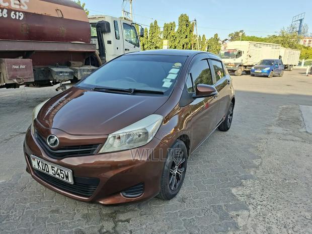 Toyota Vitz 2014 Maroon