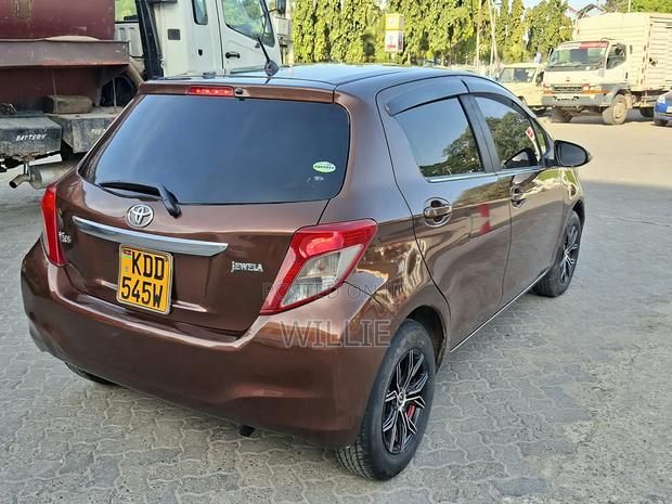 Toyota Vitz 2014 Maroon