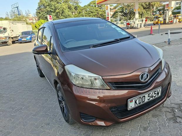 Toyota Vitz 2014 Maroon