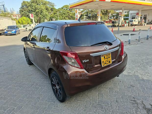 Toyota Vitz 2014 Maroon